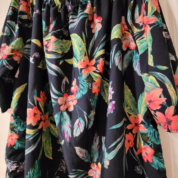 A hint of Blush off shoulders dress size 2X - Picture 2 of 7